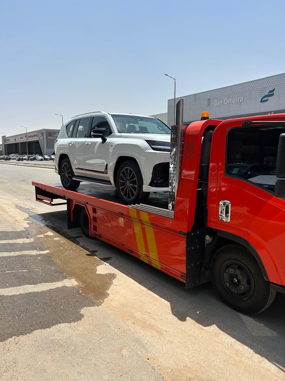 سطحة النصر أثناء نقل سيارة